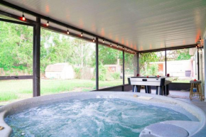 Family Home With Spa & Game Room
